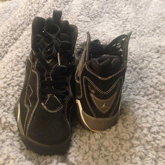 True Flight Air Jordans size 5 Youth - Picture 3 of 3